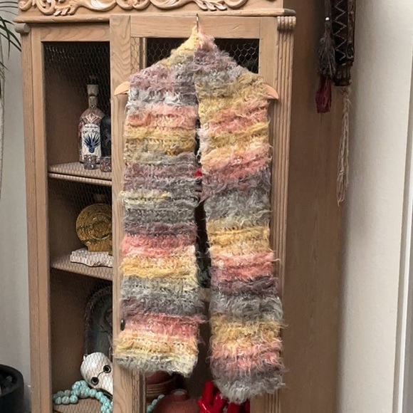 Chunky Shaggy Crochet Knit Scarf - Picture 1 of 6